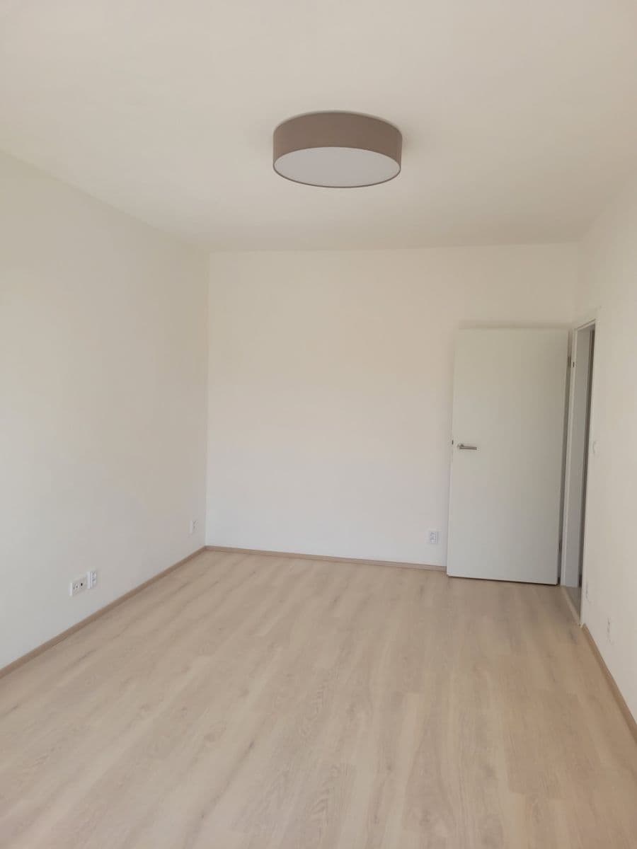 Prenájom bytu 2-izbový 55 m², Komornická, Praha, Praha Prenájom bytu 2-izbový 55 m², Komornická, Praha, Praha