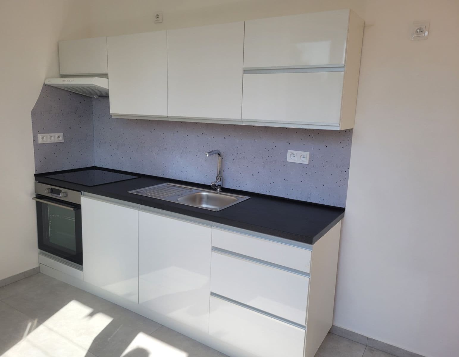 Prenájom bytu 2-izbový 55 m², Komornická, Praha, Praha Prenájom bytu 2-izbový 55 m², Komornická, Praha, Praha