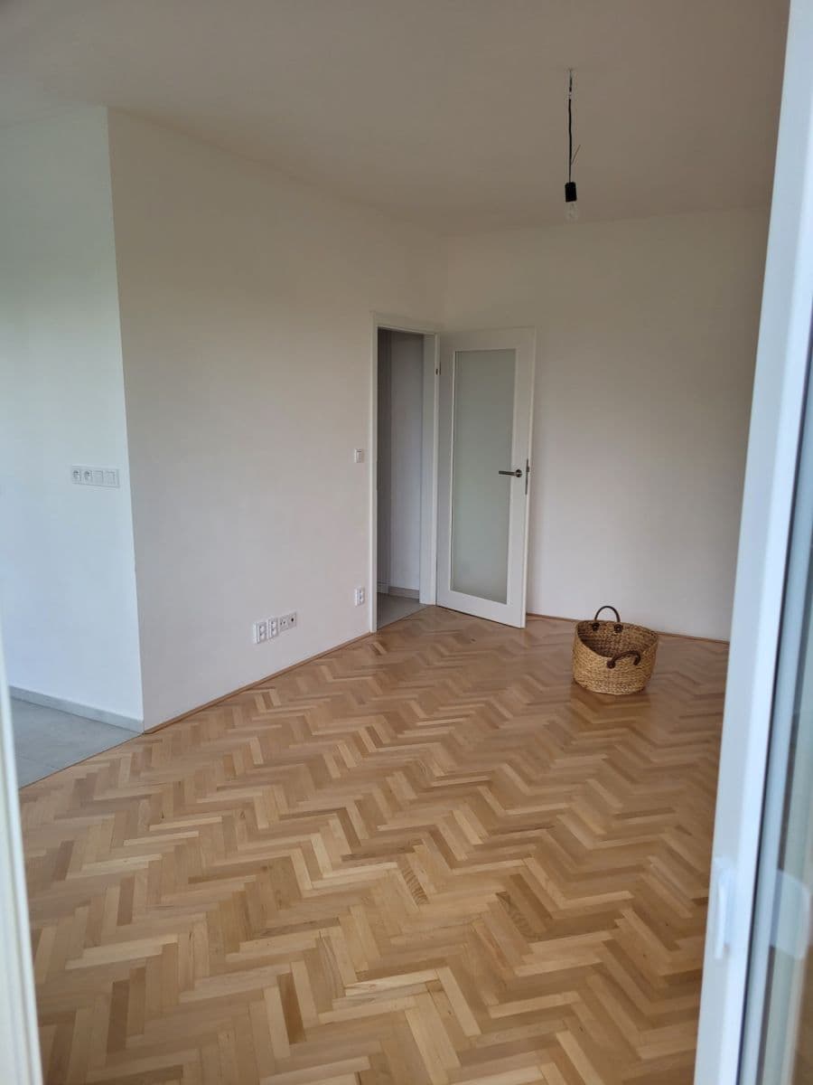 Prenájom bytu 2-izbový 55 m², Komornická, Praha, Praha Prenájom bytu 2-izbový 55 m², Komornická, Praha, Praha