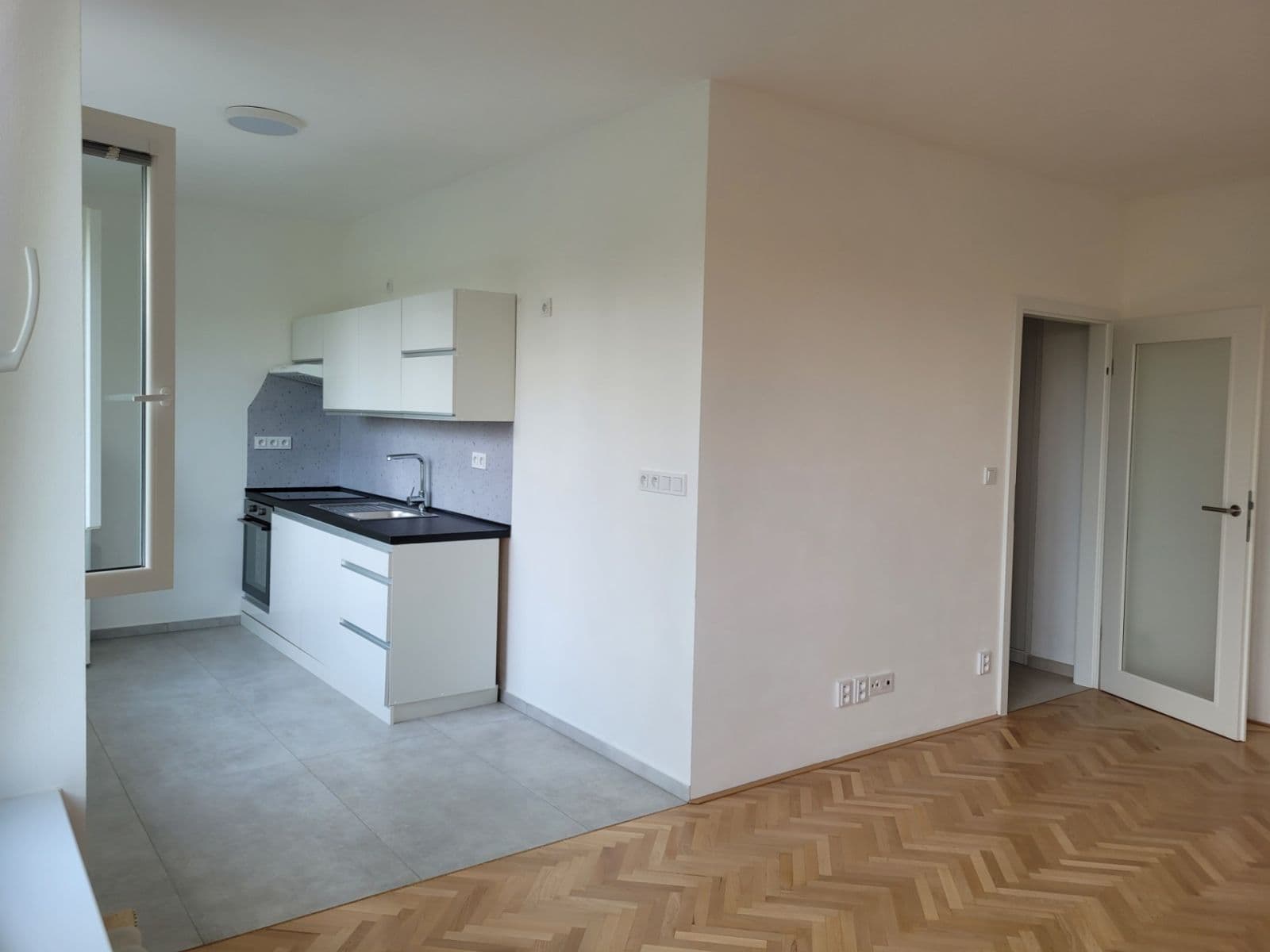 Prenájom bytu 2-izbový 55 m², Komornická, Praha, Praha Prenájom bytu 2-izbový 55 m², Komornická, Praha, Praha