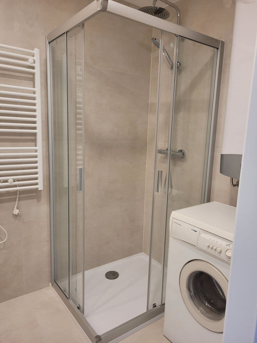 Prenájom bytu 2-izbový 55 m², Komornická, Praha, Praha Prenájom bytu 2-izbový 55 m², Komornická, Praha, Praha