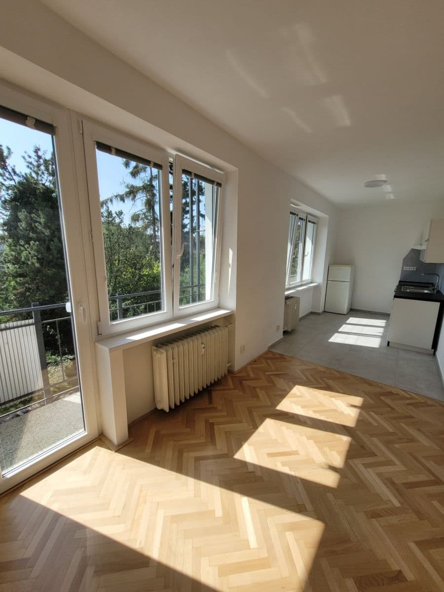 Prenájom bytu 2-izbový 55 m², Komornická, Praha, Praha Prenájom bytu 2-izbový 55 m², Komornická, Praha, Praha