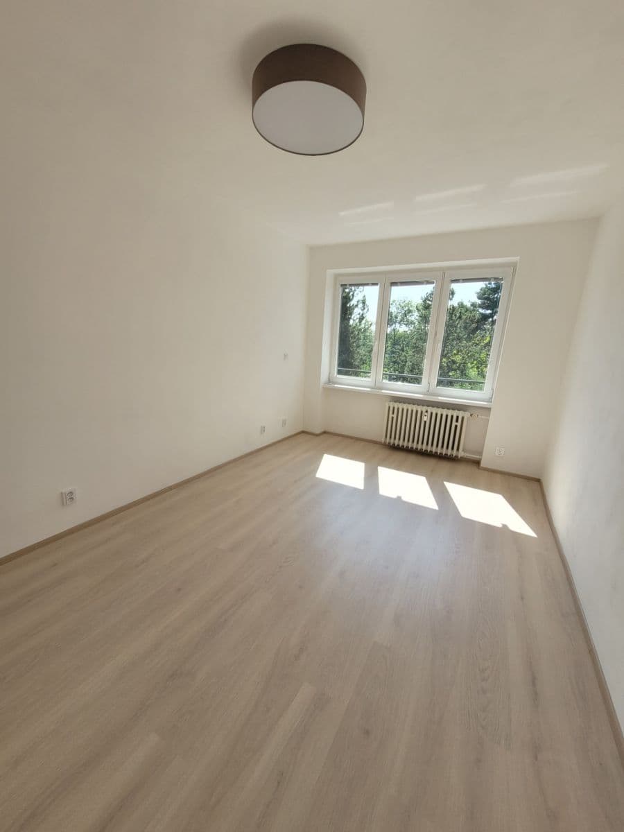 Prenájom bytu 2-izbový 55 m², Komornická, Praha, Praha Prenájom bytu 2-izbový 55 m², Komornická, Praha, Praha
