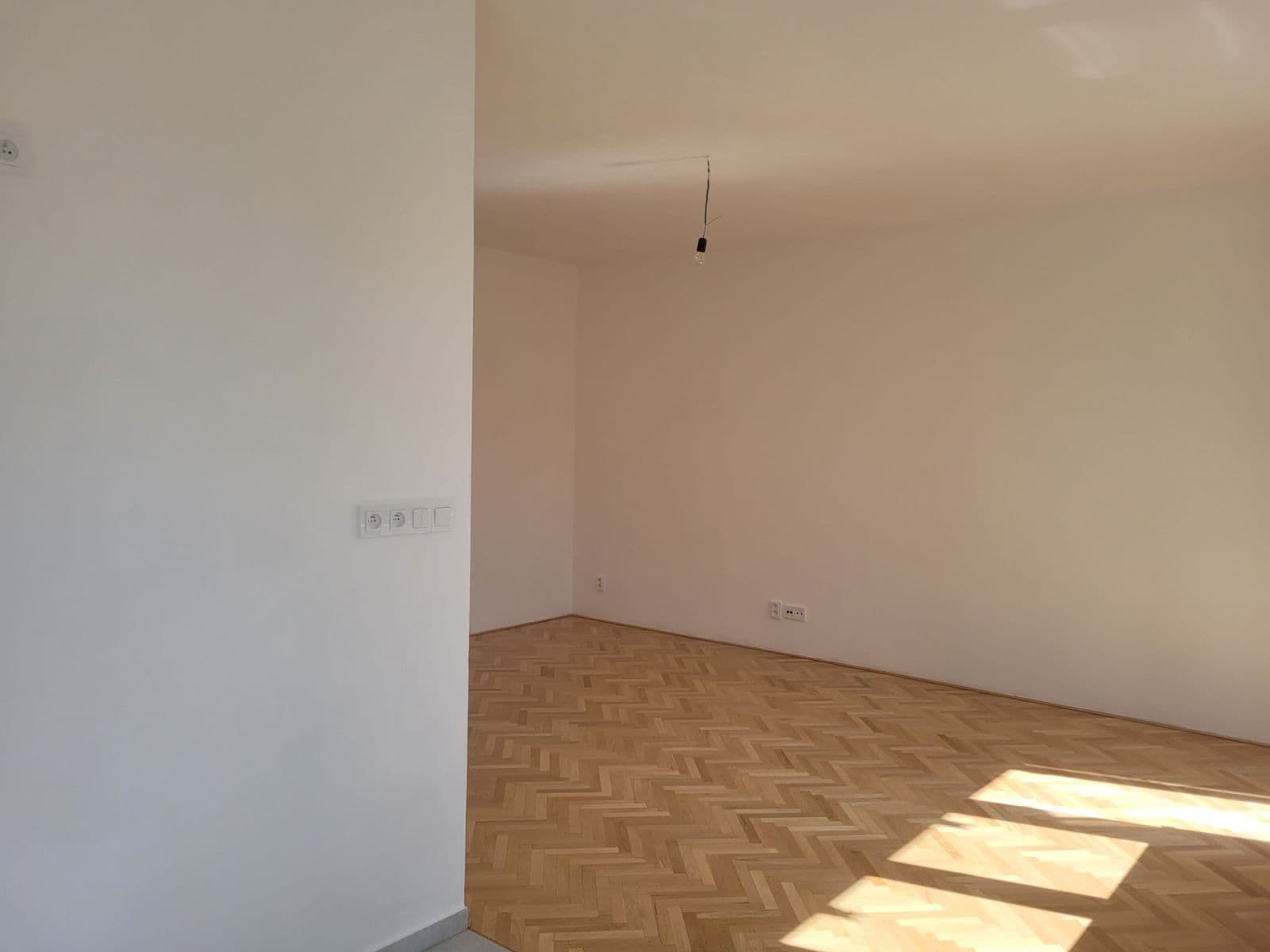 Prenájom bytu 2-izbový 55 m², Komornická, Praha, Praha Prenájom bytu 2-izbový 55 m², Komornická, Praha, Praha