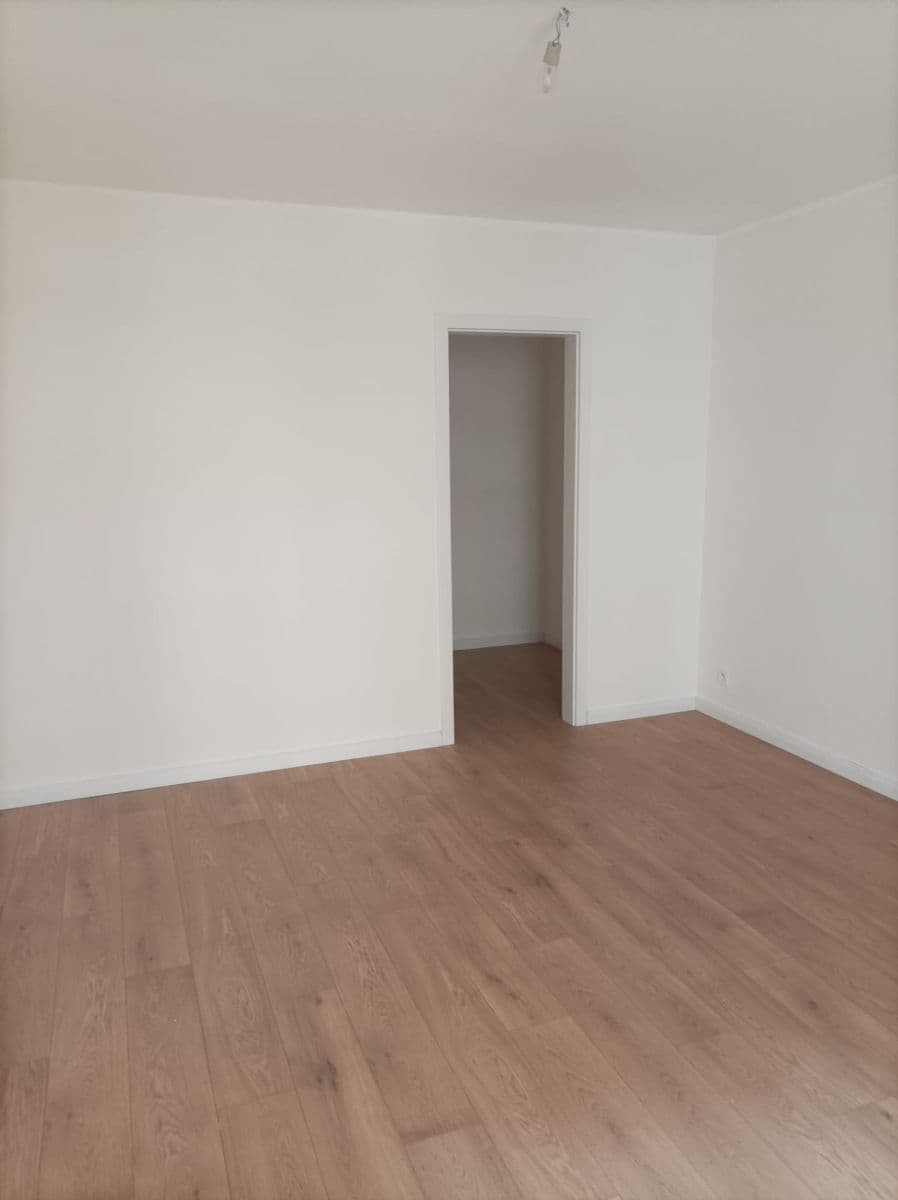 Prenájom bytu 2-izbový 57 m², Varšavská, Praha, Praha Prenájom bytu 2-izbový 57 m², Varšavská, Praha, Praha