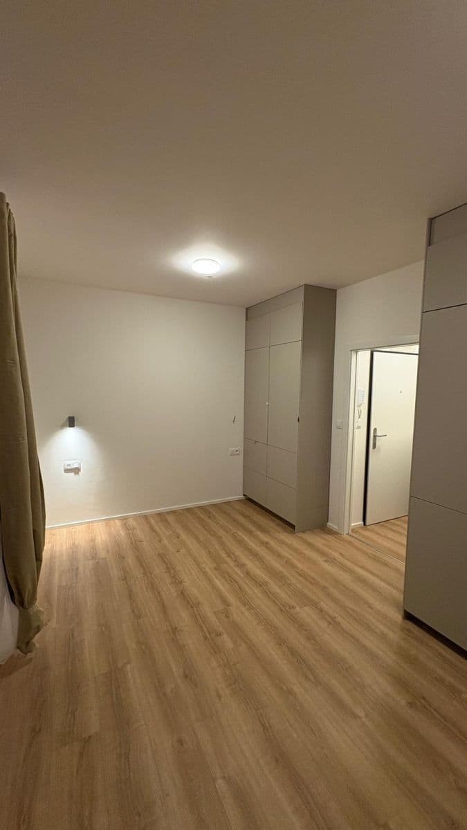 Prenájom bytu 1-izbový 20 m², Jenečská, Praha, Praha Prenájom bytu 1-izbový 20 m², Jenečská, Praha, Praha