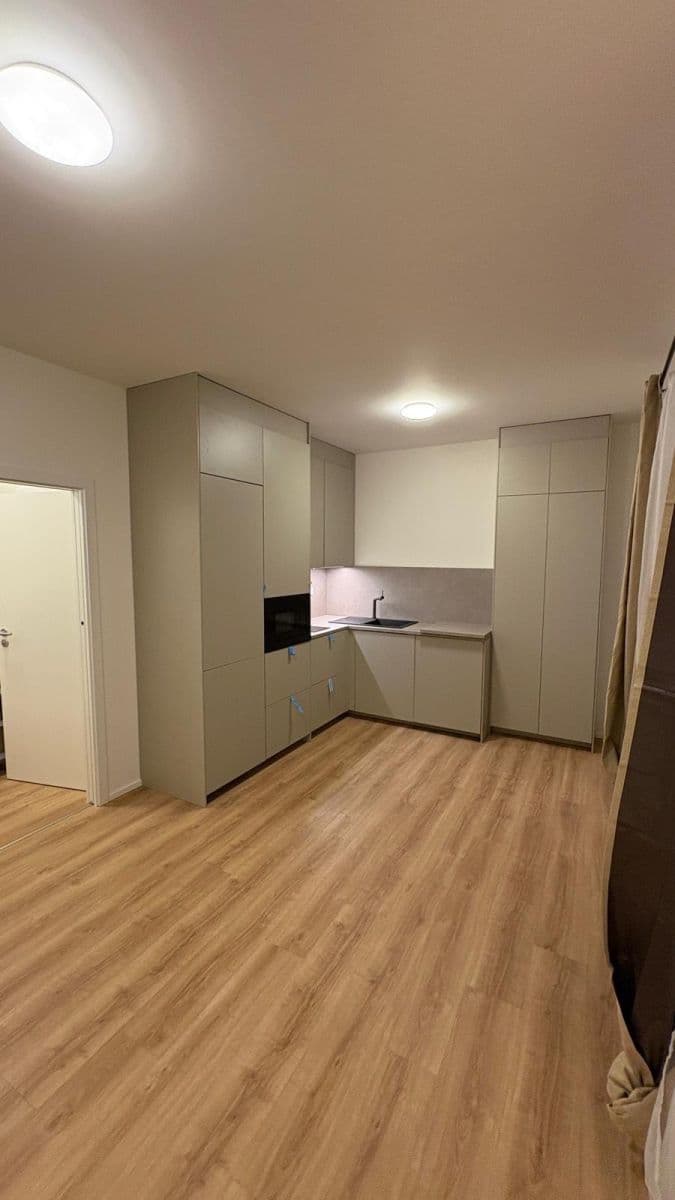 Prenájom bytu 1-izbový 20 m², Jenečská, Praha, Praha Prenájom bytu 1-izbový 20 m², Jenečská, Praha, Praha