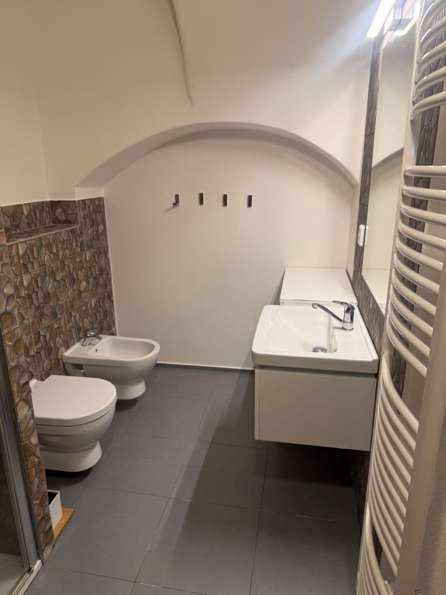 Prenájom bytu 1-izbový 70 m², Karlovo nám., Třebíč, Kraj Vysočina Prenájom bytu 1-izbový 70 m², Karlovo nám., Třebíč, Kraj Vysočina