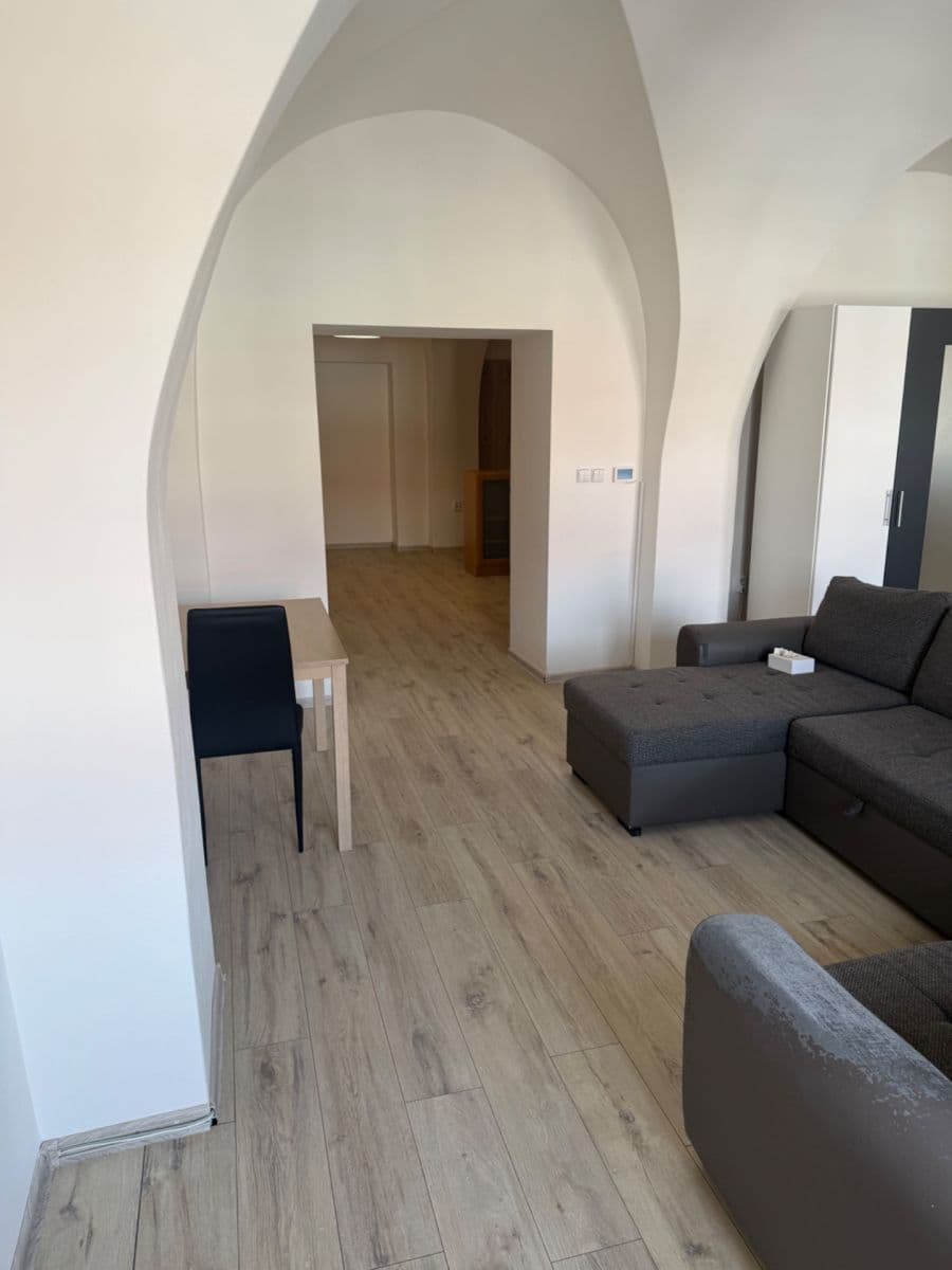 Prenájom bytu 1-izbový 70 m², Karlovo nám., Třebíč, Kraj Vysočina Prenájom bytu 1-izbový 70 m², Karlovo nám., Třebíč, Kraj Vysočina