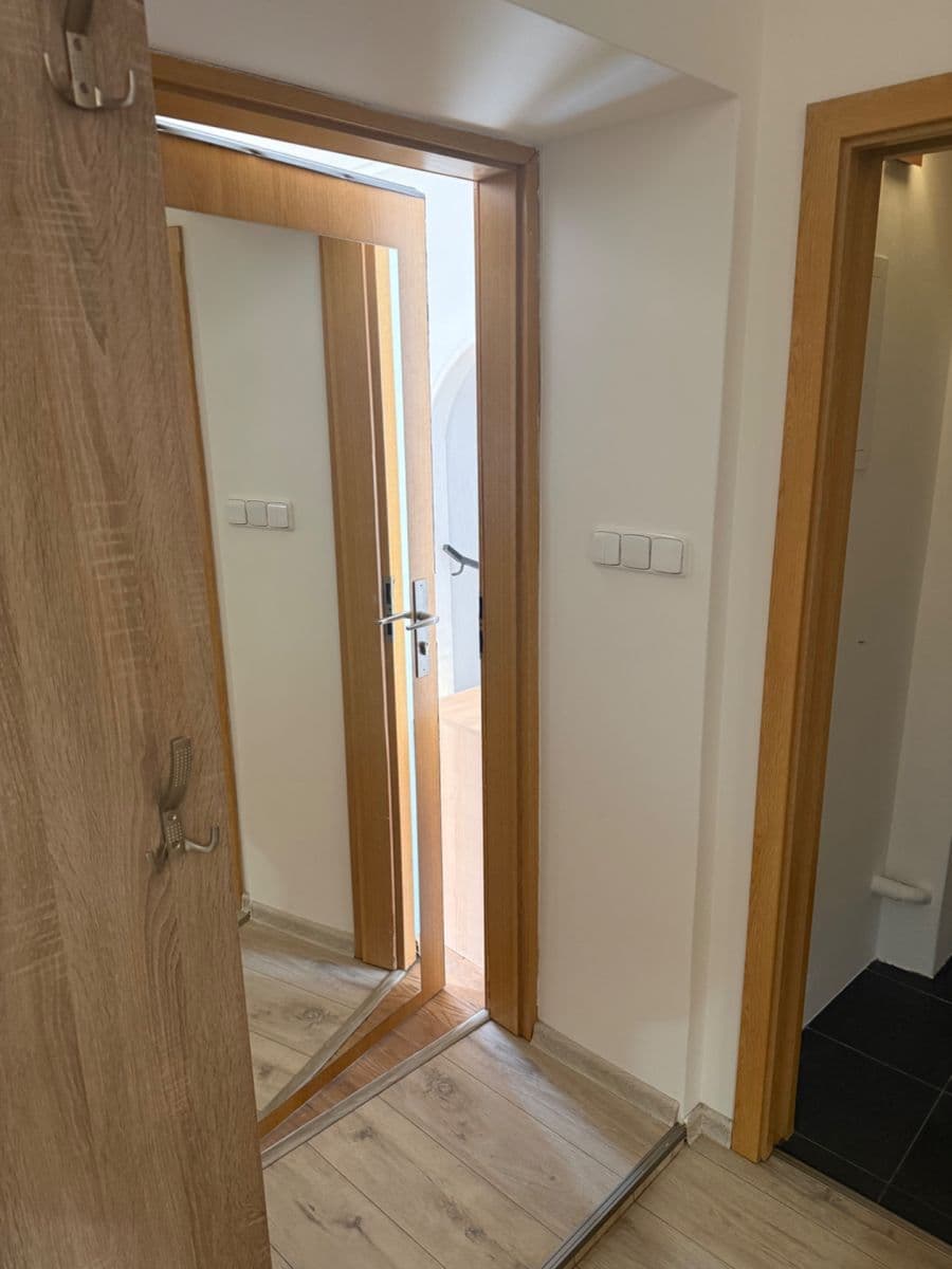 Prenájom bytu 1-izbový 70 m², Karlovo nám., Třebíč, Kraj Vysočina Prenájom bytu 1-izbový 70 m², Karlovo nám., Třebíč, Kraj Vysočina