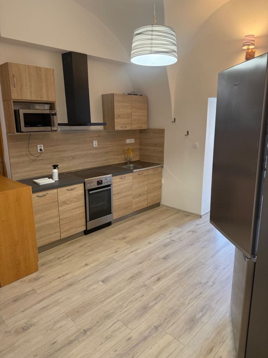 Prenájom bytu 1-izbový 70 m², Karlovo nám., Třebíč, Kraj Vysočina Prenájom bytu 1-izbový 70 m², Karlovo nám., Třebíč, Kraj Vysočina