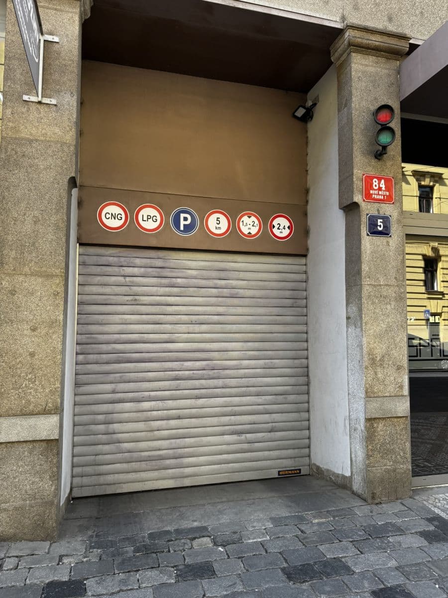 Prenájom garáže 15 m², Spálená, Praha, Praha Prenájom garáže 15 m², Spálená, Praha, Praha