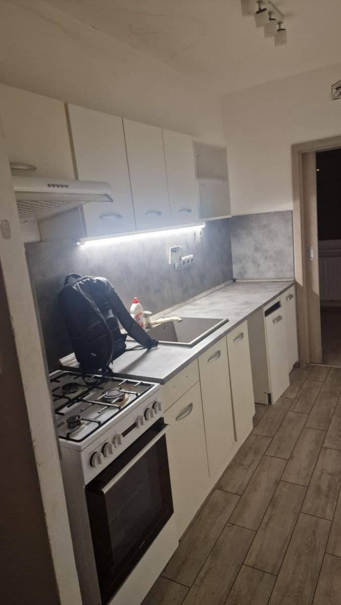 Prenájom bytu 2-izbový 60 m², Kamenná, Chomutov, Ústecký kraj Prenájom bytu 2-izbový 60 m², Kamenná, Chomutov, Ústecký kraj