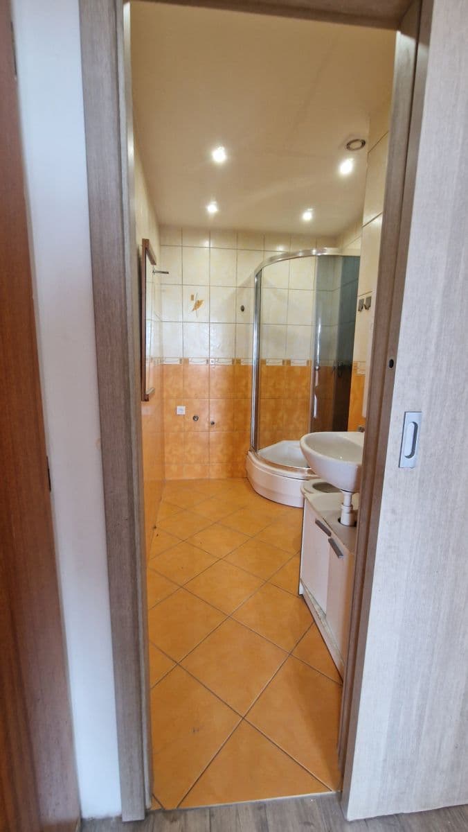 Prenájom bytu 2-izbový 60 m², Kamenná, Chomutov, Ústecký kraj Prenájom bytu 2-izbový 60 m², Kamenná, Chomutov, Ústecký kraj