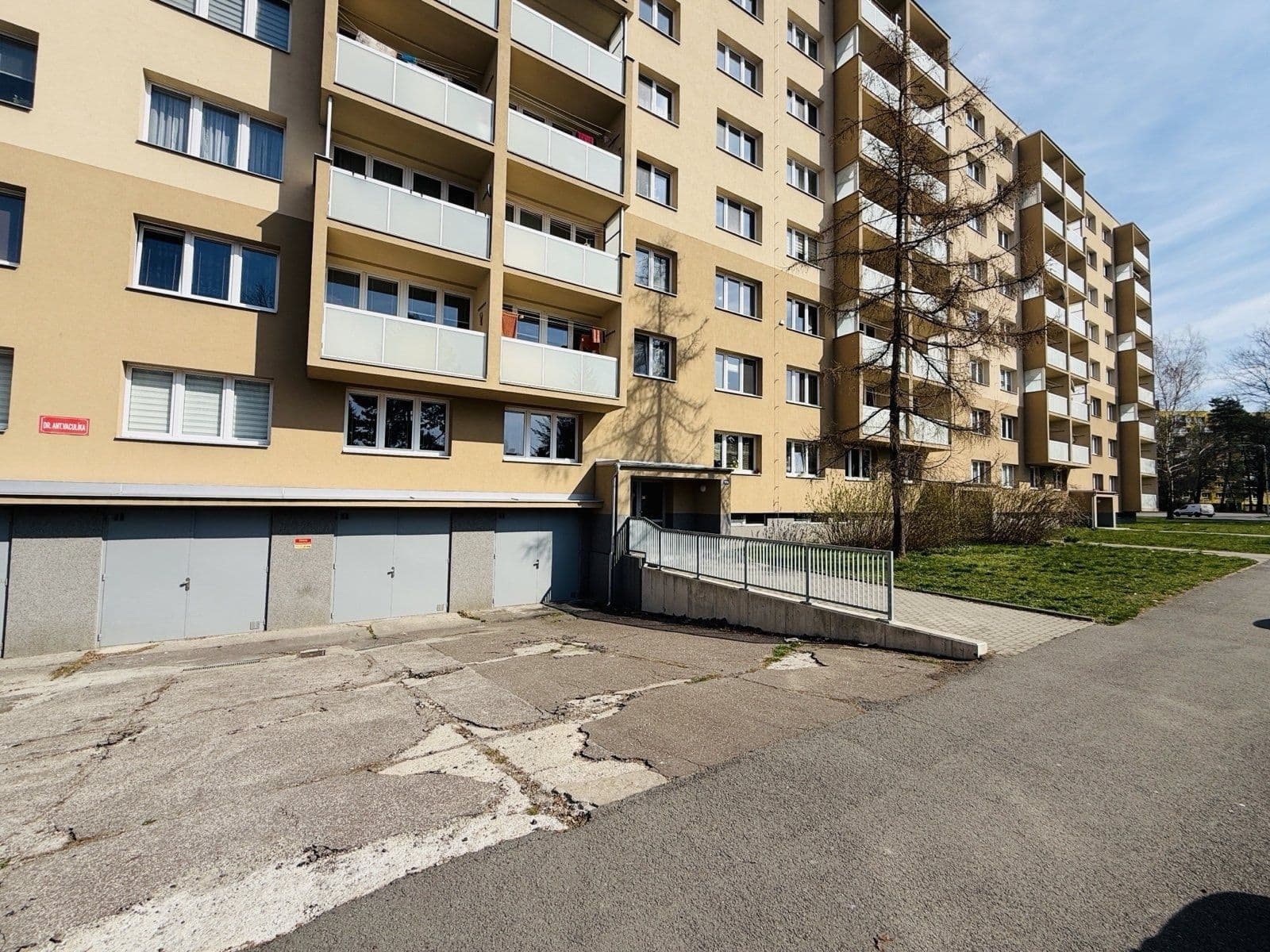 Prenájom bytu 2-izbový 55 m², Dr. Antonína Vaculíka, Frýdek-Místek, Moravskoslezský kraj Prenájom bytu 2-izbový 55 m², Dr. Antonína Vaculíka, Frýdek-Místek, Moravskoslezský kraj