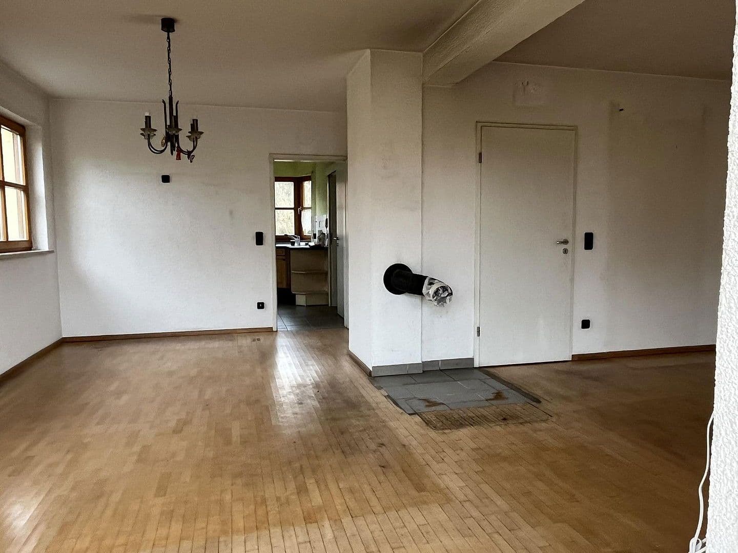 Predaj domu 126 m², pozemek 530 m², Lerchenweg 48, Stegaurach, Bavorsko Predaj domu 126 m², pozemek 530 m², Lerchenweg 48, Stegaurach, Bavorsko