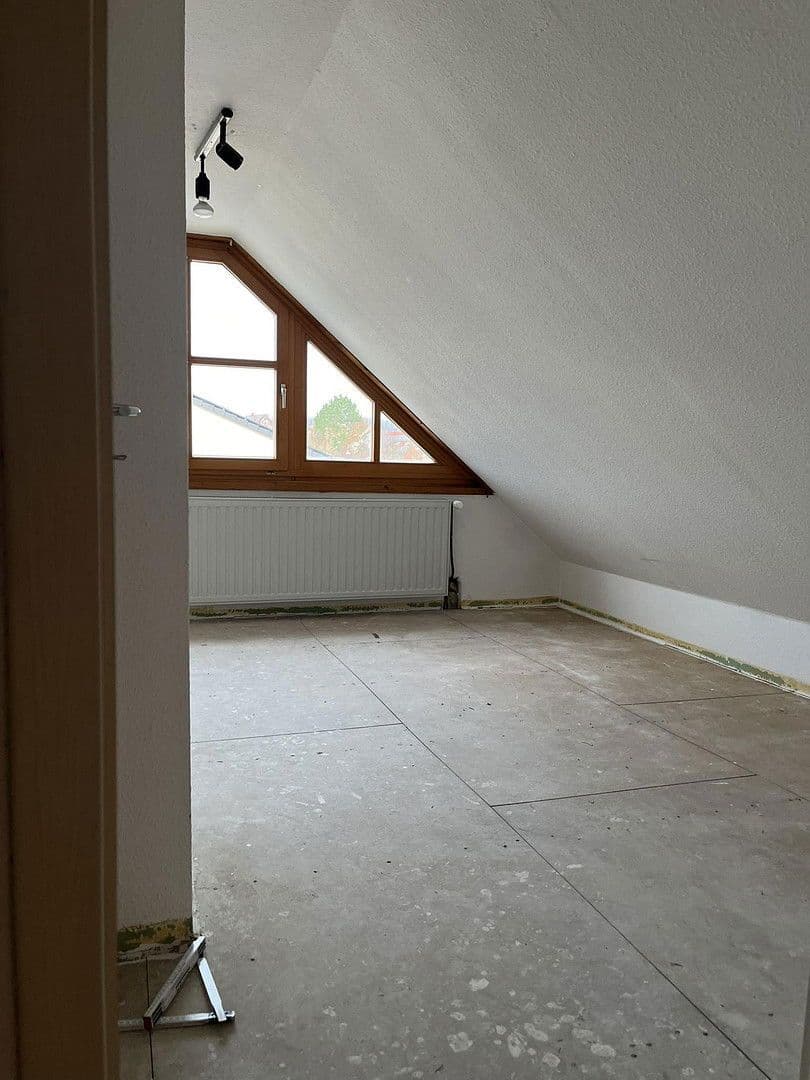 Predaj domu 126 m², pozemek 530 m², Lerchenweg 48, Stegaurach, Bavorsko Predaj domu 126 m², pozemek 530 m², Lerchenweg 48, Stegaurach, Bavorsko