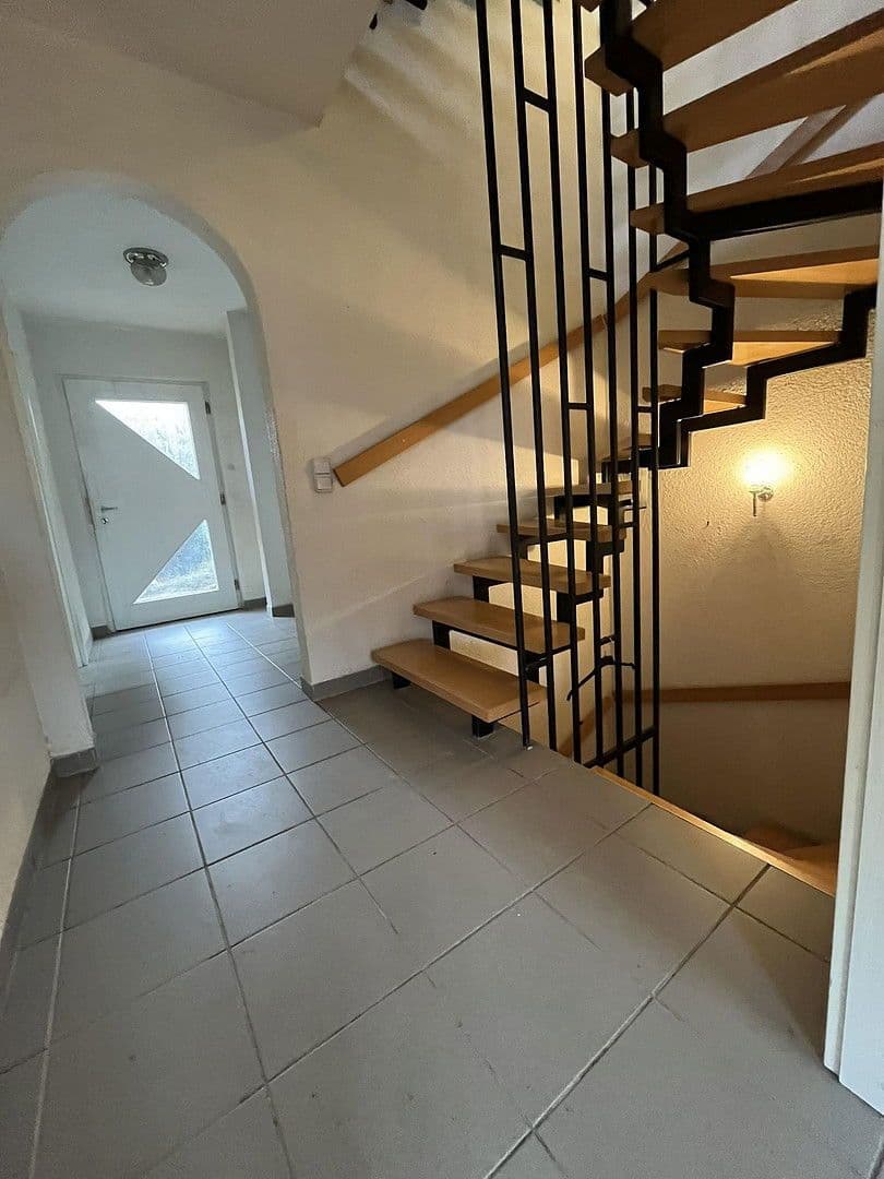 Predaj domu 126 m², pozemek 530 m², Lerchenweg 48, Stegaurach, Bavorsko Predaj domu 126 m², pozemek 530 m², Lerchenweg 48, Stegaurach, Bavorsko