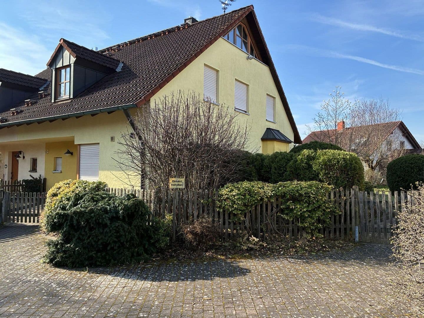 Predaj domu 126 m², pozemek 530 m², Lerchenweg 48, Stegaurach, Bavorsko Predaj domu 126 m², pozemek 530 m², Lerchenweg 48, Stegaurach, Bavorsko