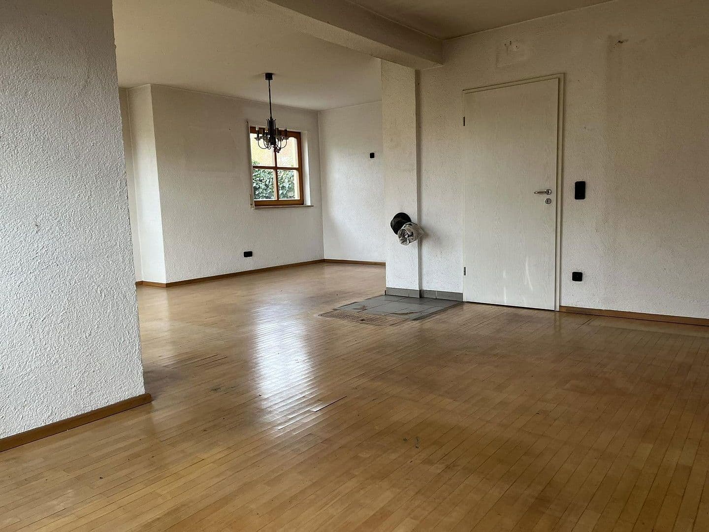 Predaj domu 126 m², pozemek 530 m², Lerchenweg 48, Stegaurach, Bavorsko Predaj domu 126 m², pozemek 530 m², Lerchenweg 48, Stegaurach, Bavorsko