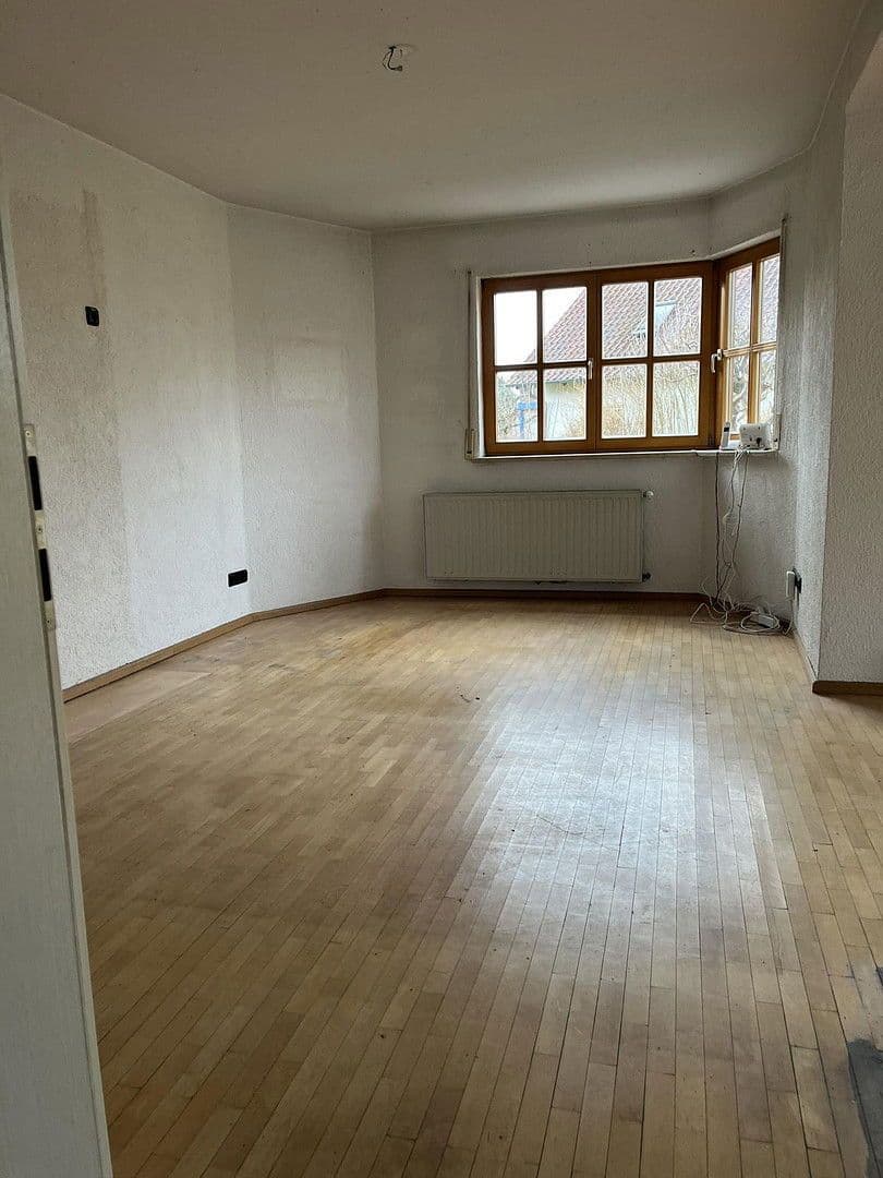 Predaj domu 126 m², pozemek 530 m², Lerchenweg 48, Stegaurach, Bavorsko Predaj domu 126 m², pozemek 530 m², Lerchenweg 48, Stegaurach, Bavorsko
