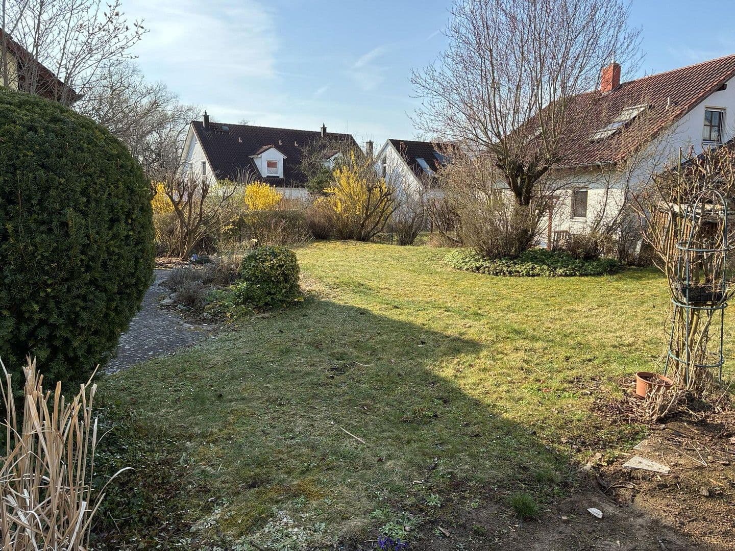 Predaj domu 126 m², pozemek 530 m², Lerchenweg 48, Stegaurach, Bavorsko Predaj domu 126 m², pozemek 530 m², Lerchenweg 48, Stegaurach, Bavorsko