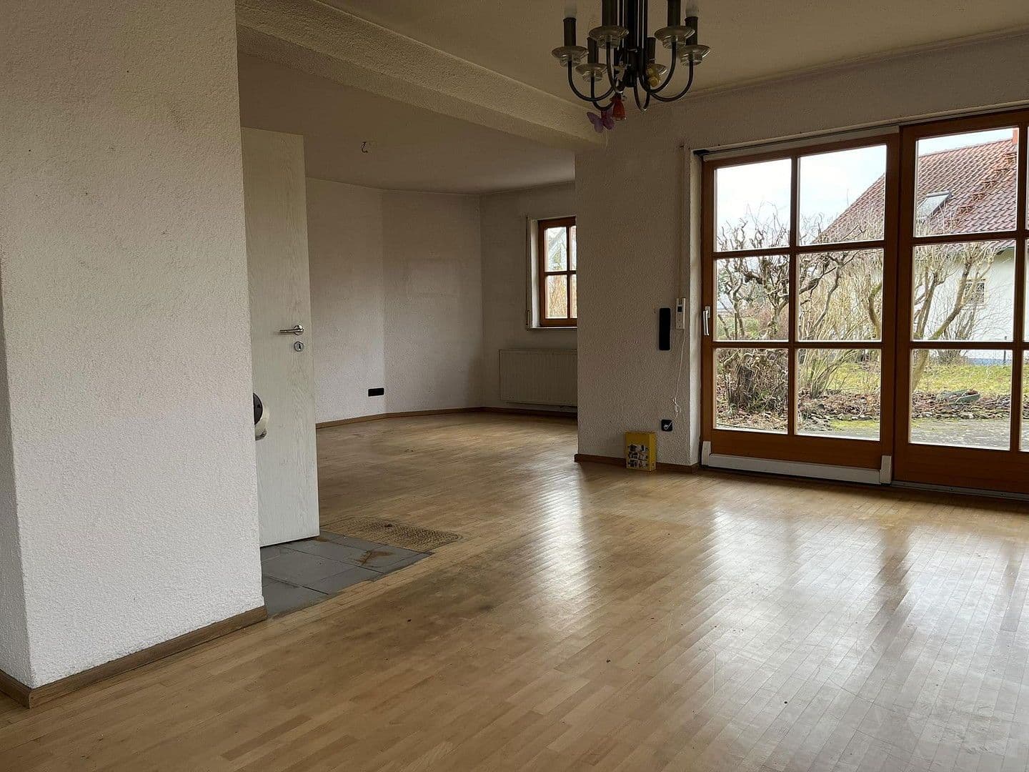 Predaj domu 126 m², pozemek 530 m², Lerchenweg 48, Stegaurach, Bavorsko Predaj domu 126 m², pozemek 530 m², Lerchenweg 48, Stegaurach, Bavorsko