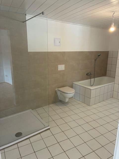 Prenájom bytu 3-izbový 133 m², Alte Dorfstraße 1a, Seesen, Dolné Sasko Prenájom bytu 3-izbový 133 m², Alte Dorfstraße 1a, Seesen, Dolné Sasko