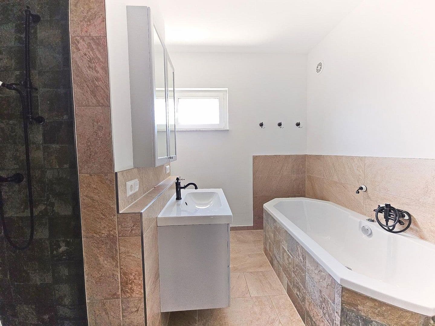 Predaj domu 160 m², pozemek 469 m², Schwalbenweg 1, Ottenbach, Bádensko-Wurttembersko Predaj domu 160 m², pozemek 469 m², Schwalbenweg 1, Ottenbach, Bádensko-Wurttembersko