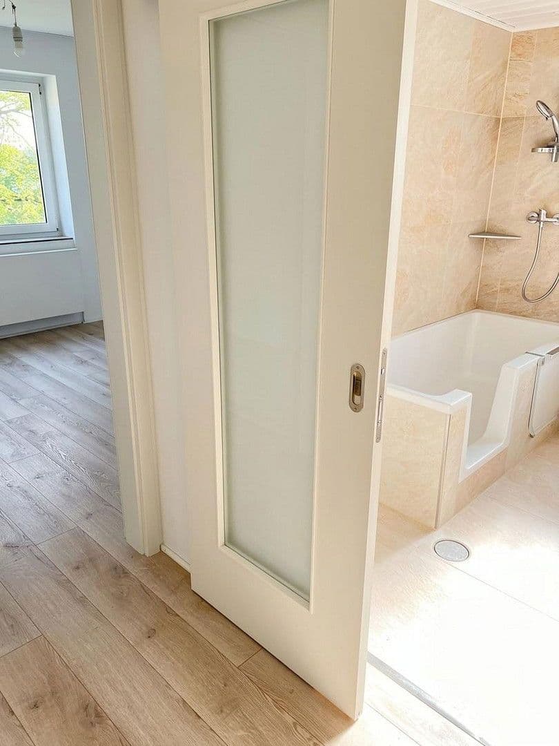 Predaj bytu 4-izbový 88 m², Eibenstr. 2, Düsseldorf, Severné Porýnie - Westfálsko Predaj bytu 4-izbový 88 m², Eibenstr. 2, Düsseldorf, Severné Porýnie - Westfálsko