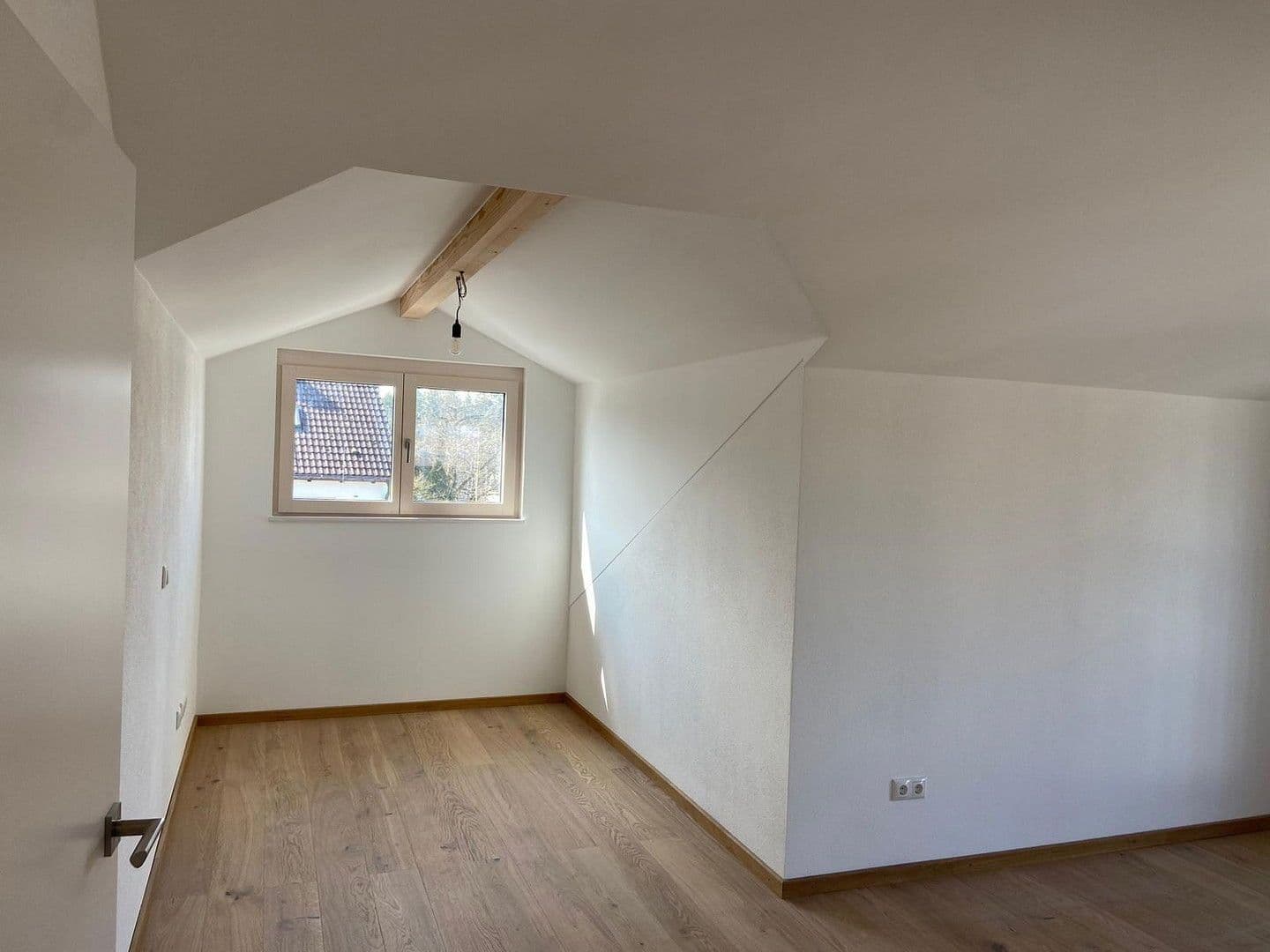 Prenájom bytu 4-izbový 188 m², Enthammerstr. 7, Grafing, Bavorsko Prenájom bytu 4-izbový 188 m², Enthammerstr. 7, Grafing, Bavorsko