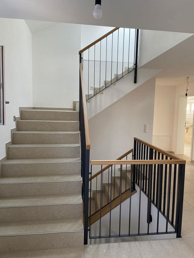 Prenájom bytu 4-izbový 188 m², Enthammerstr. 7, Grafing, Bavorsko Prenájom bytu 4-izbový 188 m², Enthammerstr. 7, Grafing, Bavorsko