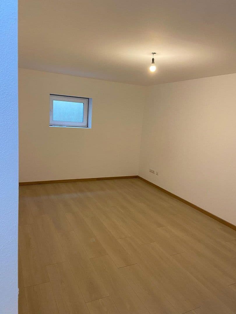 Prenájom bytu 4-izbový 188 m², Enthammerstr. 7, Grafing, Bavorsko Prenájom bytu 4-izbový 188 m², Enthammerstr. 7, Grafing, Bavorsko