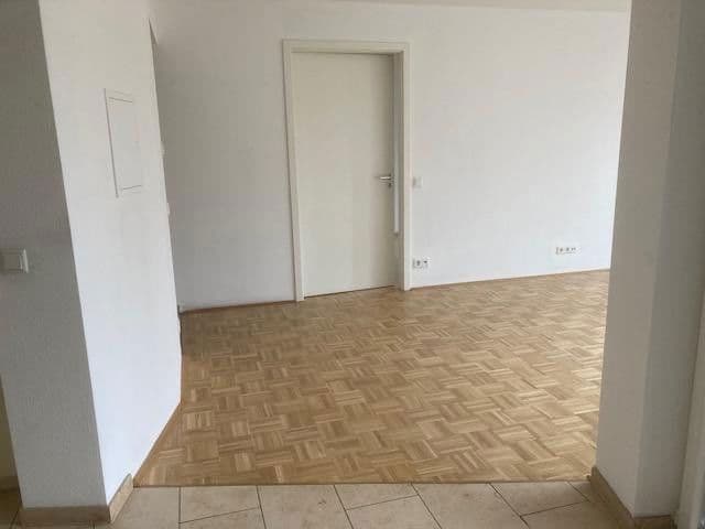 Prenájom bytu 2-izbový 63 m², Nürtingerstr. 1, Nürtingen, Bádensko-Wurttembersko Prenájom bytu 2-izbový 63 m², Nürtingerstr. 1, Nürtingen, Bádensko-Wurttembersko