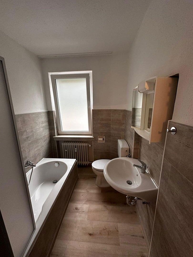 Predaj domu 1.477 m², pozemek 1.835 m², Rinteln, Dolné Sasko Predaj domu 1.477 m², pozemek 1.835 m², Rinteln, Dolné Sasko