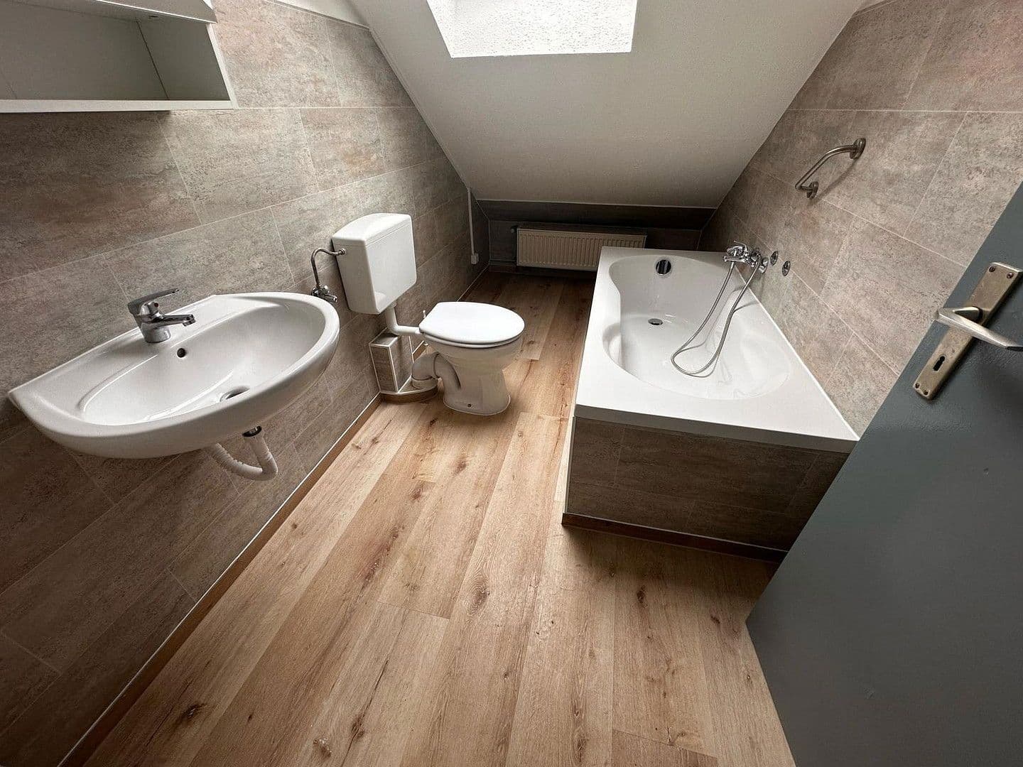 Predaj domu 1.477 m², pozemek 1.835 m², Rinteln, Dolné Sasko Predaj domu 1.477 m², pozemek 1.835 m², Rinteln, Dolné Sasko