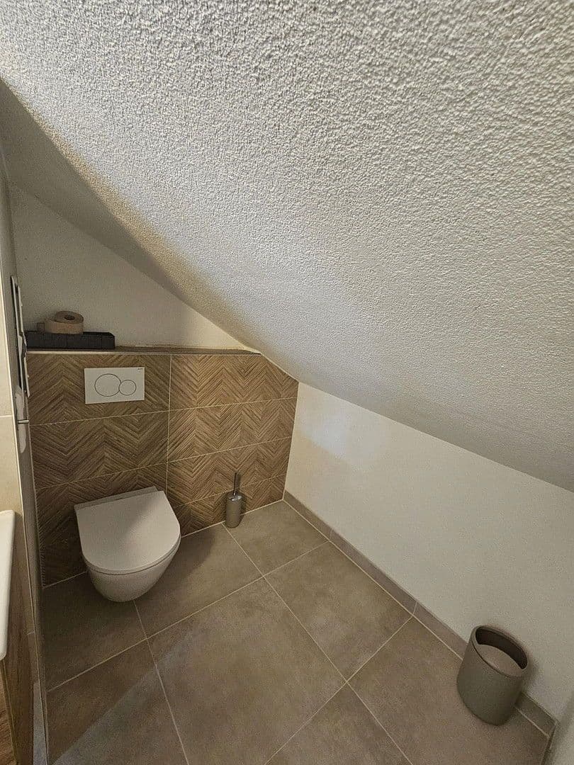 Predaj domu 120 m², pozemek 470 m², Esslingen am Neckar, Bádensko-Wurttembersko Predaj domu 120 m², pozemek 470 m², Esslingen am Neckar, Bádensko-Wurttembersko