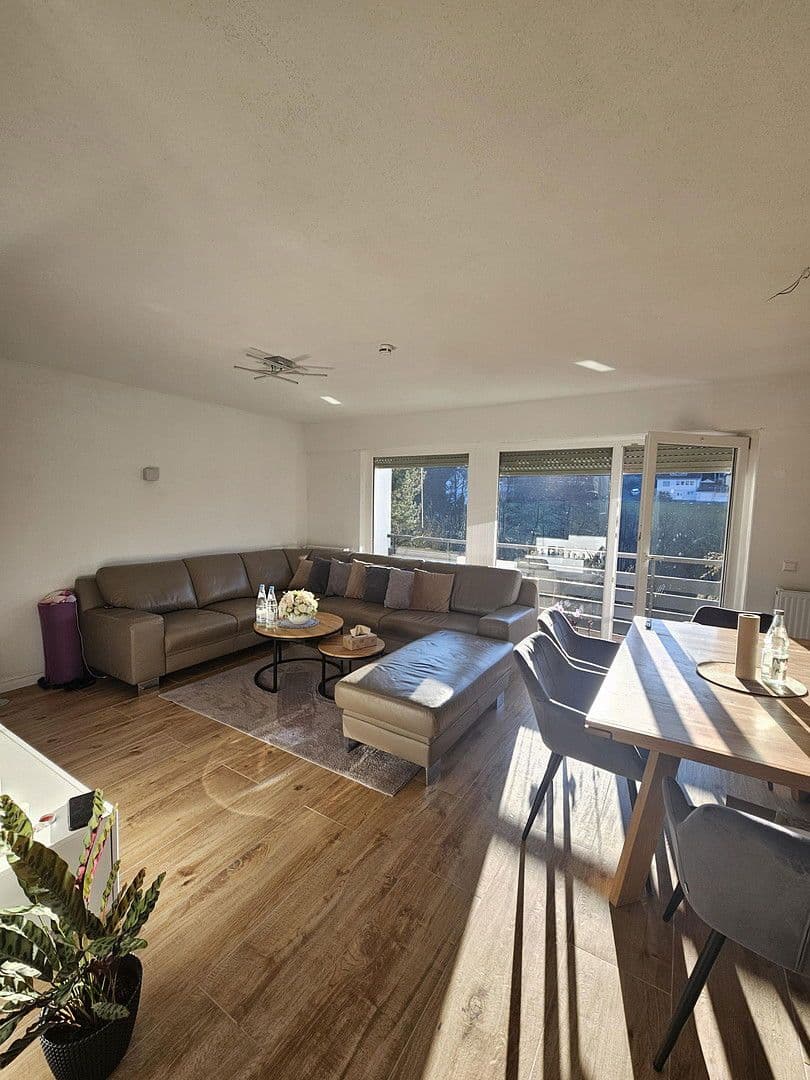 Predaj domu 120 m², pozemek 470 m², Esslingen am Neckar, Bádensko-Wurttembersko Predaj domu 120 m², pozemek 470 m², Esslingen am Neckar, Bádensko-Wurttembersko