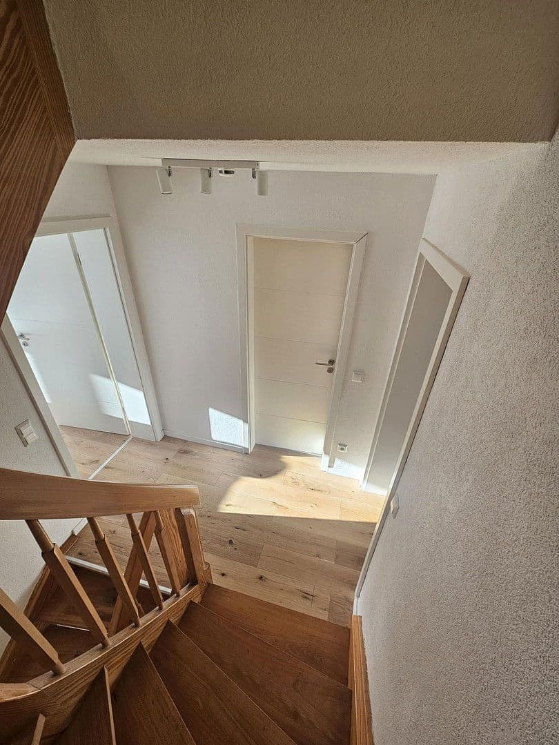 Predaj domu 120 m², pozemek 470 m², Esslingen am Neckar, Bádensko-Wurttembersko Predaj domu 120 m², pozemek 470 m², Esslingen am Neckar, Bádensko-Wurttembersko