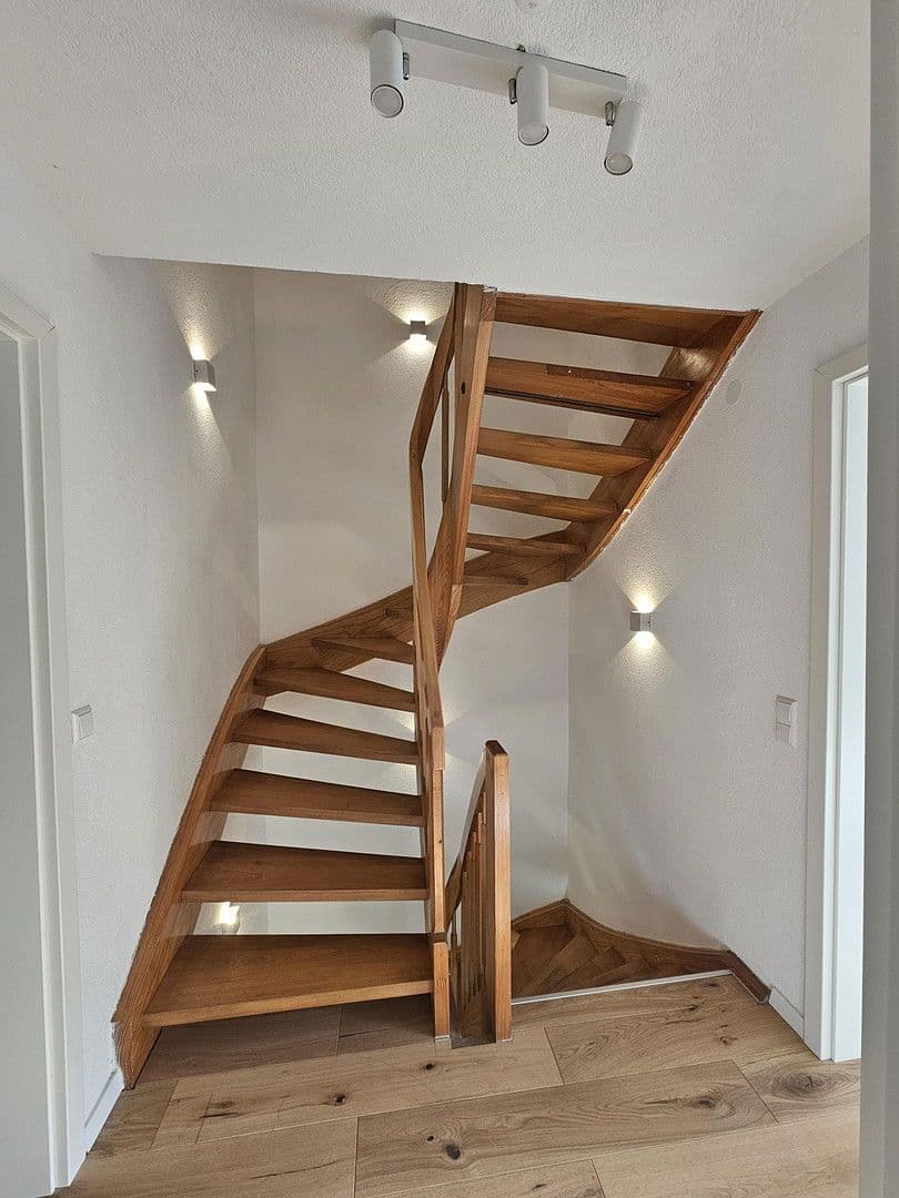 Predaj domu 120 m², pozemek 470 m², Esslingen am Neckar, Bádensko-Wurttembersko Predaj domu 120 m², pozemek 470 m², Esslingen am Neckar, Bádensko-Wurttembersko