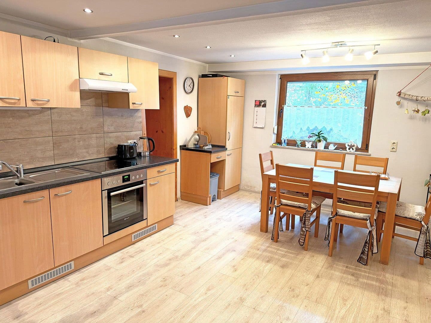 Predaj domu 134 m², pozemek 1.150 m², Laurentiusstraße 47, Morbach, Porýnie-Falcko Predaj domu 134 m², pozemek 1.150 m², Laurentiusstraße 47, Morbach, Porýnie-Falcko