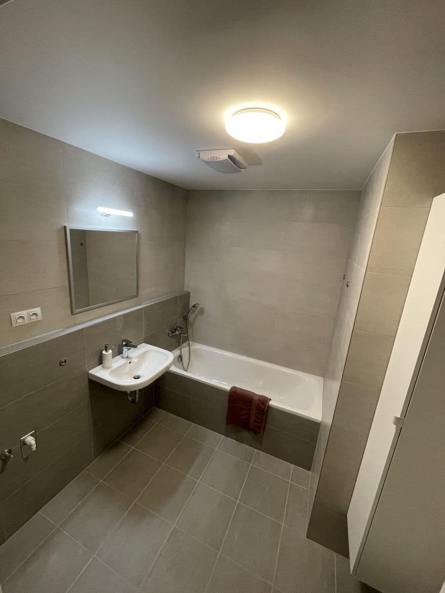 Prenájom bytu 1-izbový 44 m², Olgy Havlové, Praha, Praha Prenájom bytu 1-izbový 44 m², Olgy Havlové, Praha, Praha