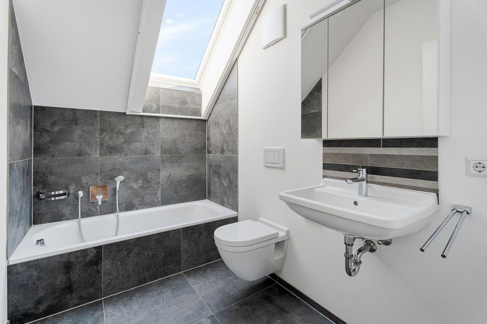 Predaj domu 210 m², pozemek 464 m², Allensbach, Bádensko-Wurttembersko Predaj domu 210 m², pozemek 464 m², Allensbach, Bádensko-Wurttembersko