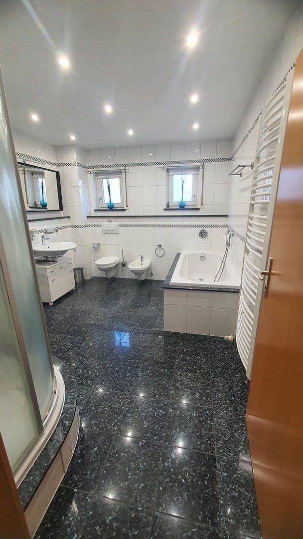 Predaj bytu 5-izbový 135 m², Ludwigshafen, Porýnie-Falcko Predaj bytu 5-izbový 135 m², Ludwigshafen, Porýnie-Falcko