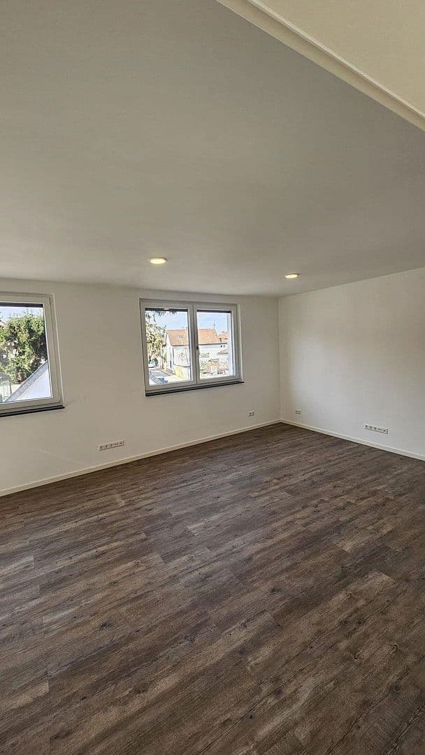 Predaj domu 167 m², pozemek 163 m², Speyerer Straße 25, Neuhofen, Porýnie-Falcko Predaj domu 167 m², pozemek 163 m², Speyerer Straße 25, Neuhofen, Porýnie-Falcko