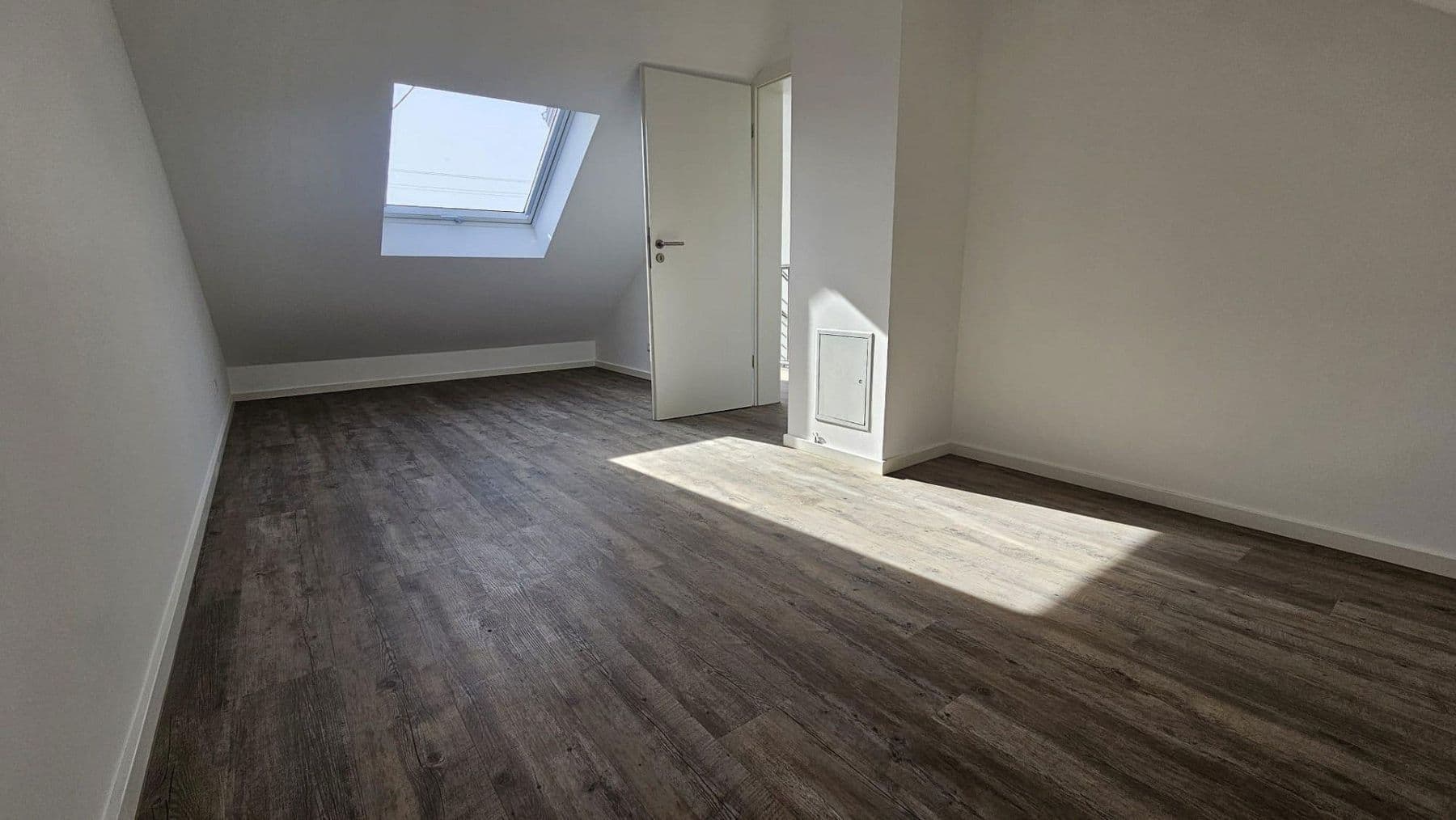 Predaj domu 167 m², pozemek 163 m², Speyerer Straße 25, Neuhofen, Porýnie-Falcko Predaj domu 167 m², pozemek 163 m², Speyerer Straße 25, Neuhofen, Porýnie-Falcko