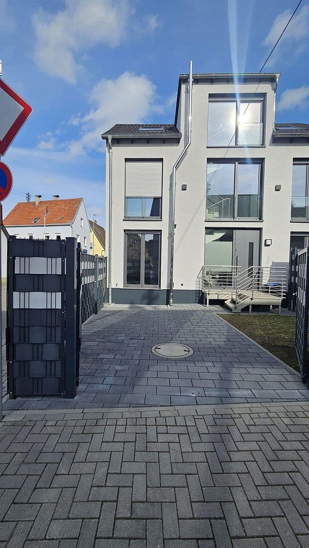 Predaj domu 167 m², pozemek 163 m², Speyerer Straße 25, Neuhofen, Porýnie-Falcko Predaj domu 167 m², pozemek 163 m², Speyerer Straße 25, Neuhofen, Porýnie-Falcko