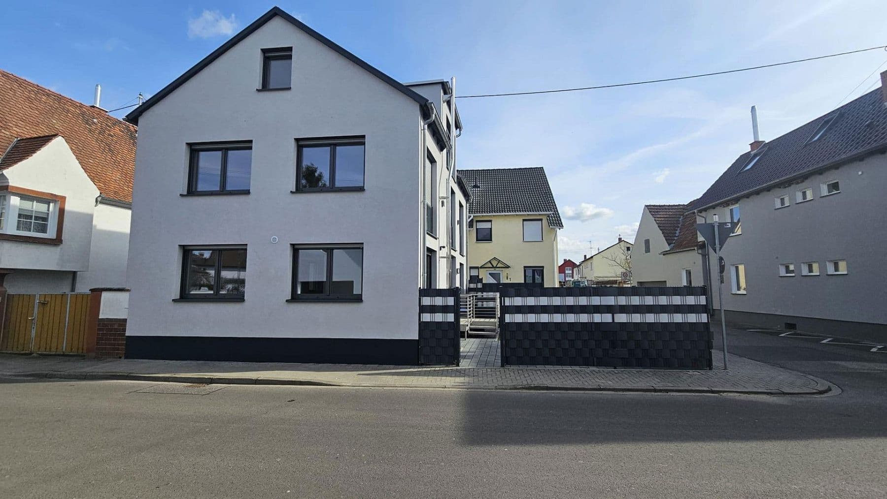 Predaj domu 167 m², pozemek 163 m², Speyerer Straße 25, Neuhofen, Porýnie-Falcko Predaj domu 167 m², pozemek 163 m², Speyerer Straße 25, Neuhofen, Porýnie-Falcko