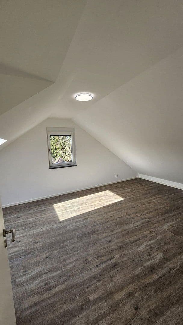 Predaj domu 167 m², pozemek 163 m², Speyerer Straße 25, Neuhofen, Porýnie-Falcko Predaj domu 167 m², pozemek 163 m², Speyerer Straße 25, Neuhofen, Porýnie-Falcko