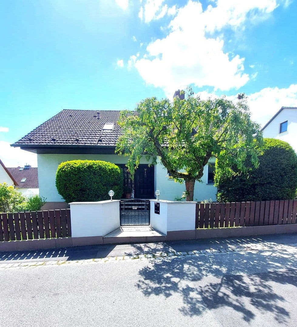 Predaj domu 245 m², pozemek 619 m², Cadolzburg, Bavorsko Predaj domu 245 m², pozemek 619 m², Cadolzburg, Bavorsko